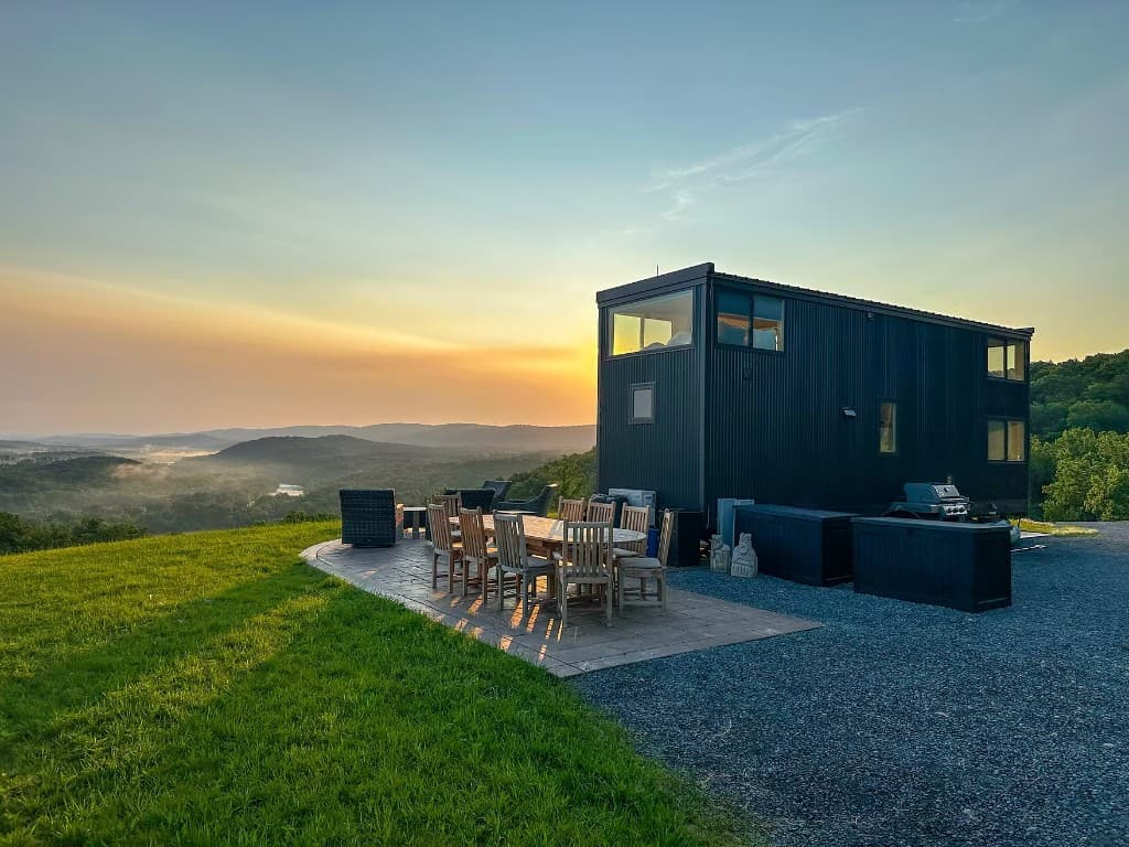 8/ ONE XL — Escape tiny home