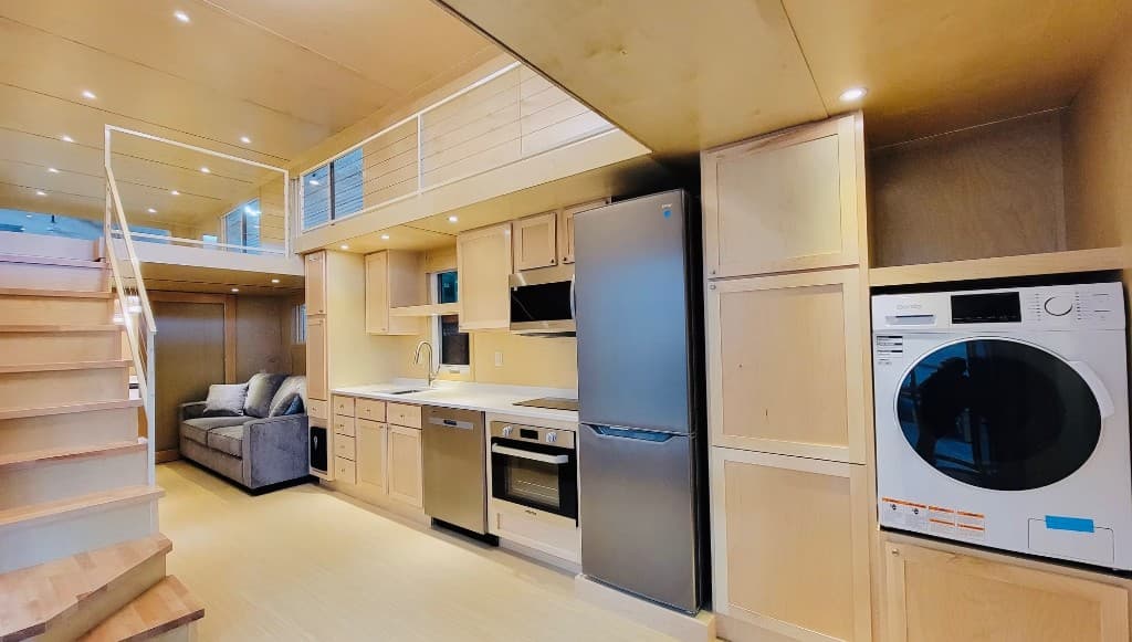 10/ ULTIMATE — Escape tiny home