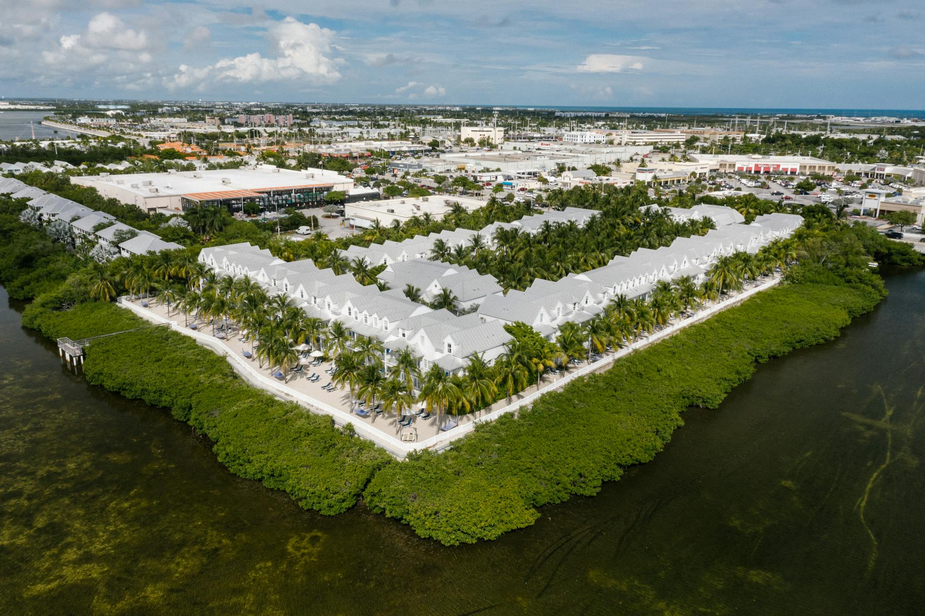 Why Florida Is Ideal for Buying Land and Building a Prefabricated Home in 2025